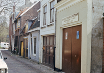 21431 Gezicht op de voorgevels van de panden Keukenstraat 55-hoger te Utrecht.